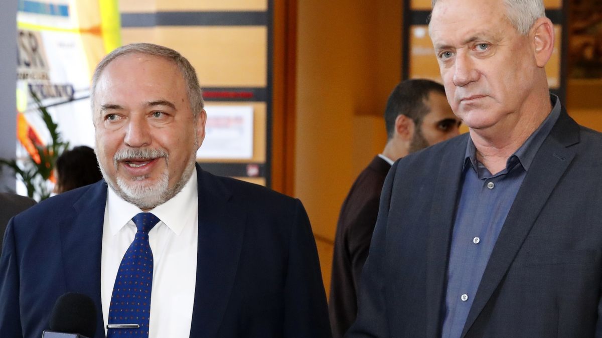 Aby se zbavili Netanjahua, spojují se v Izraeli dávní nepřátelé